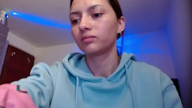 holy_juli's Live XXX Chat