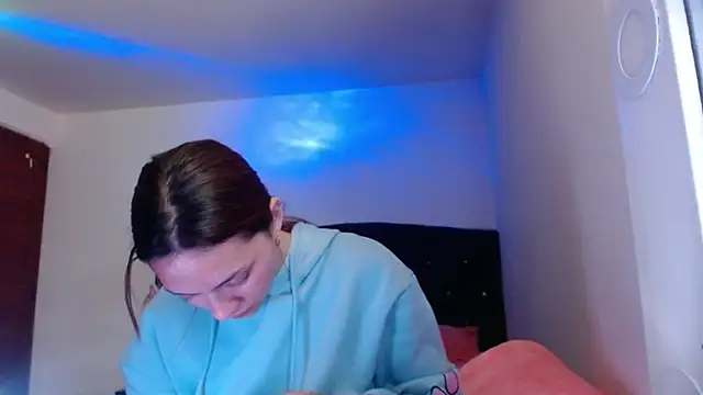 XXX chat uživo modela holy_juli