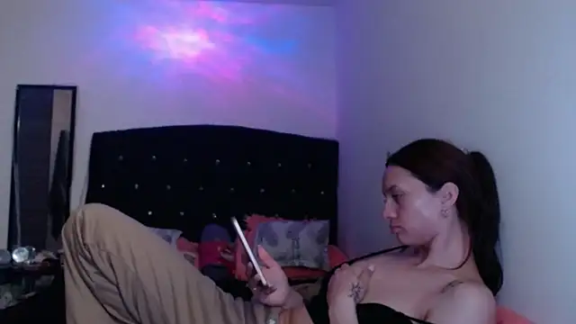 holy_juli's Live XXX Chat