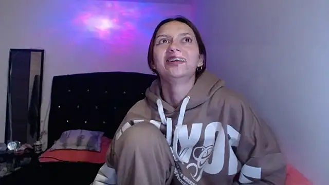 holy_juli – Naživo XXX chat
