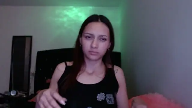 XXX chat uživo modela holy_juli