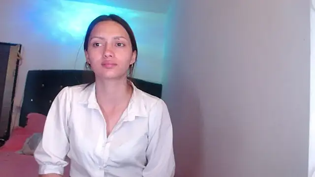 holy_juli's Live XXX Chat