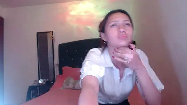 holy_juli's Live XXX Chat