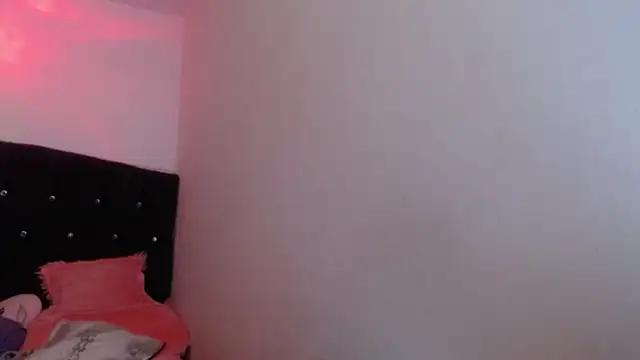 holy_juli's Live XXX Chat