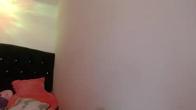 holy_juli's Live XXX Chat