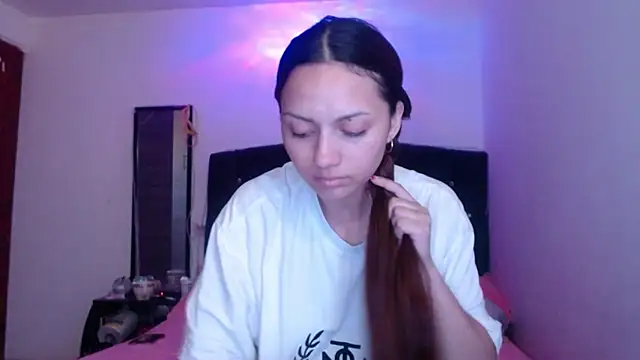 holy_juli Chat XXX live