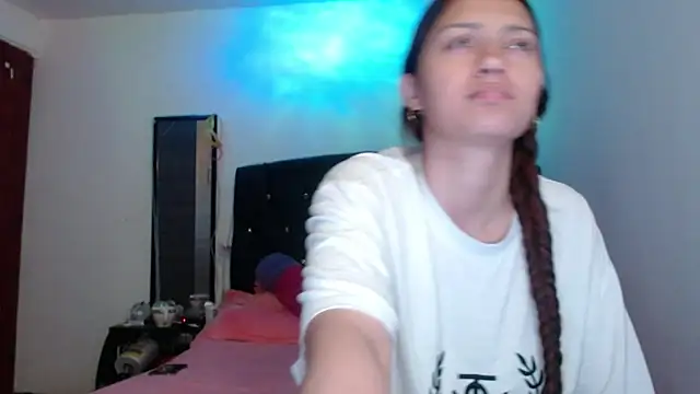 Chatroom XXX en direct de holy_juli
