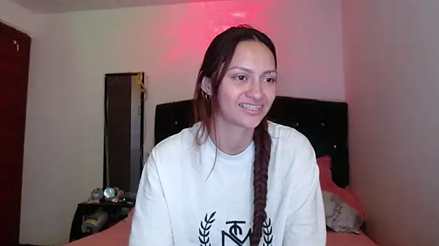 Chat +18 de holy_juli ao vivo