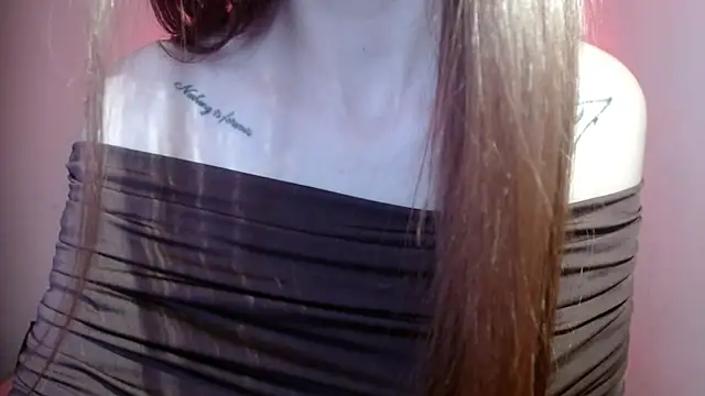 holy_juli Adlı Modelin Canlı XXX Sohbeti