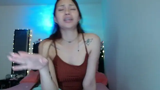 holy_juli's Live XXX Chat