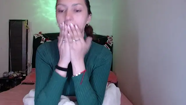 holy_juli Adlı Modelin Canlı XXX Sohbeti