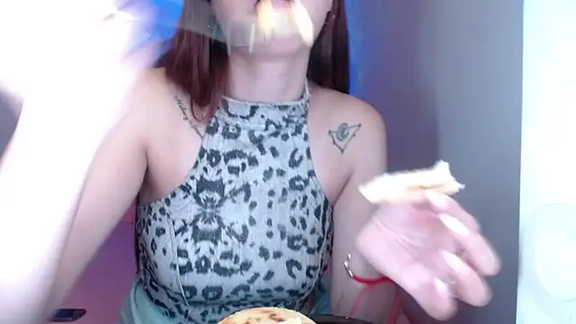 Chat +18 de holy_juli ao vivo
