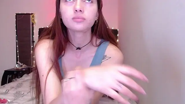 holy_juli's Live XXX Chat