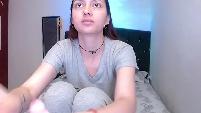 holy_juli Show in webcam