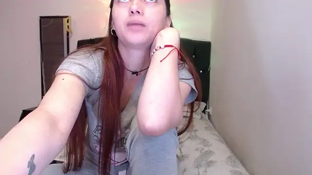 holy_juli Chat XXX in diretta