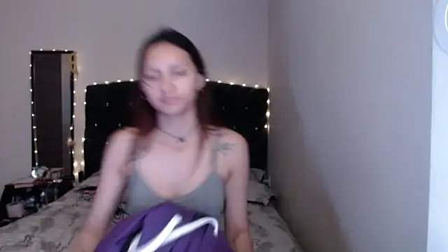 holy_juli Show in webcam
