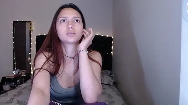 holy_juli's Webcam Show