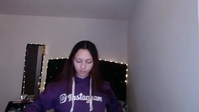 holy_juli Show in webcam