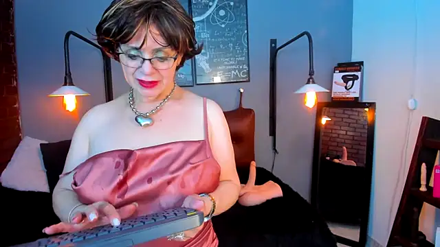 Samantha_mature56's Webcam Show