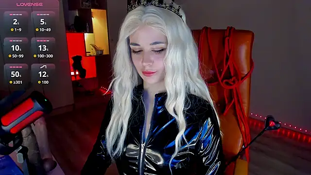 mollyposhh: διαδικτυακό σόου στην κάμερα