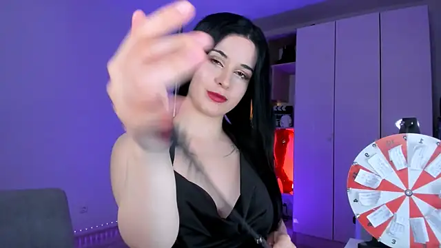 mollyposhh: διαδικτυακό σόου στην κάμερα