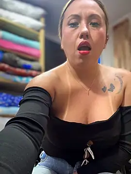 VIOLETA-25_ Pertunjukan Webcam