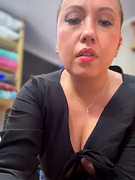 VIOLETA-25_ Show in webcam