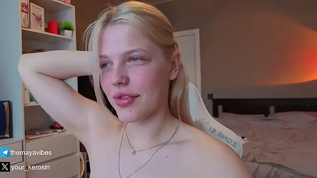 Maya_Rave élő XXX-chatje