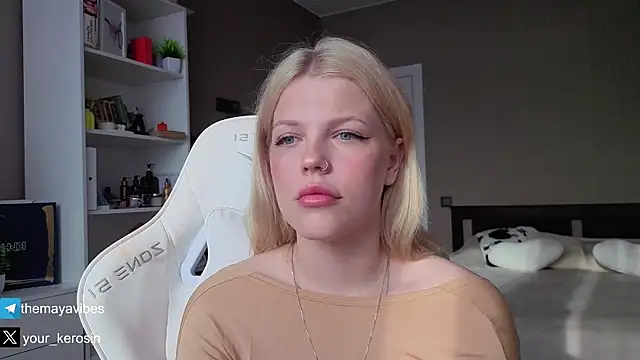 Maya_Rave's Live Chat Room