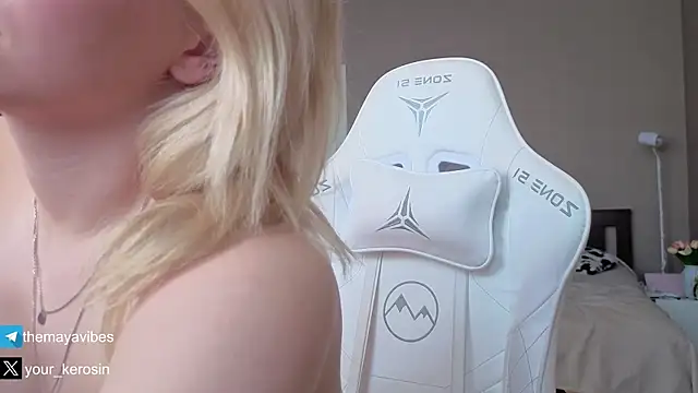 Maya_Rave's Live Chat Room