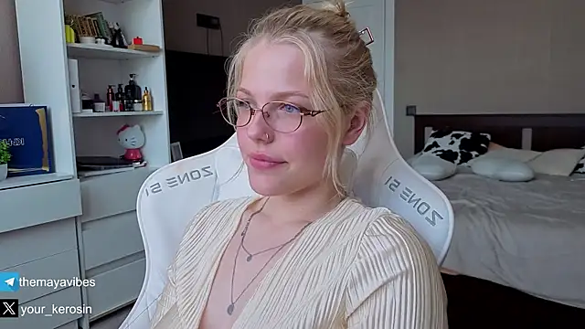 Maya_Rave Cameră chat live