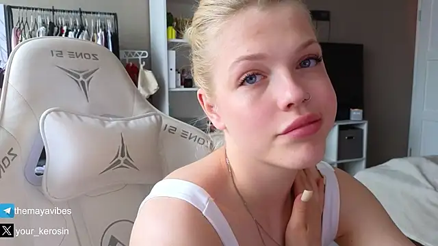 Maya_Rave Chat XXX in diretta