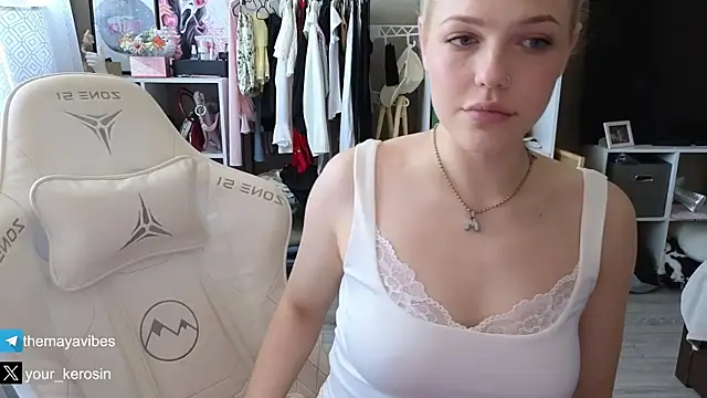 Chat XXX en directo de Maya_Rave