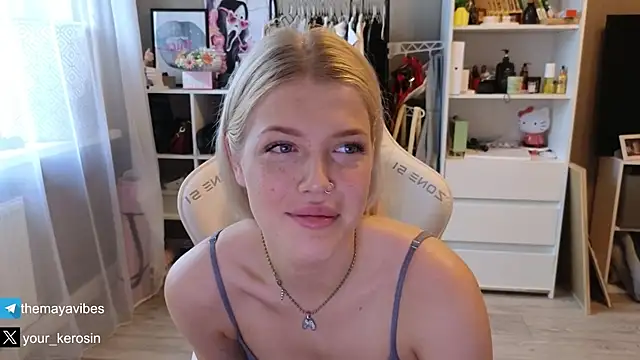 Maya_Rave Chat XXX in diretta