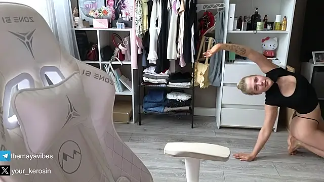 Maya_Rave Webcam-Show