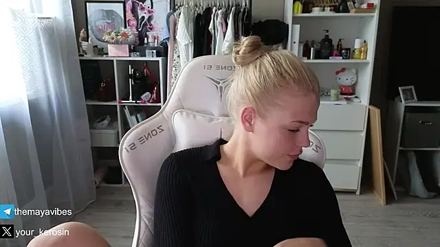 Maya_Rave Webcam-Show