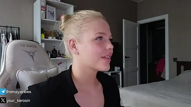 Maya_Rave Show in webcam