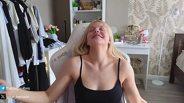 Maya_Rave's Webcam Show