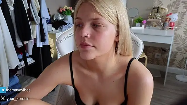 Maya_Rave webcam show