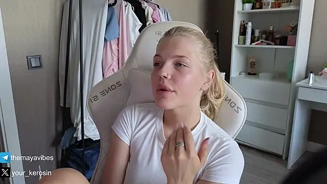 Maya_Rave's Webcam Show