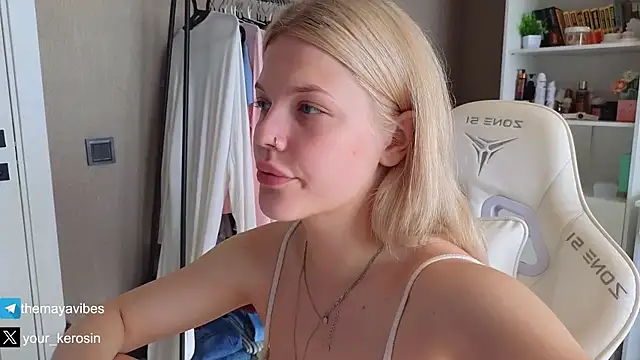 Maya_Rave Webcam-Show