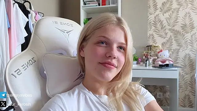 Maya_Rave's Webcam Show
