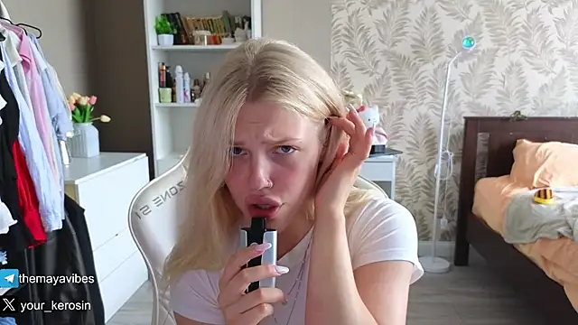 Maya_Rave Webcam-Show