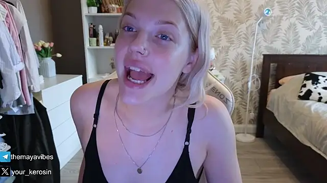 Maya_Rave's Webcam Show