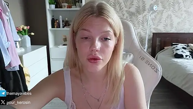 Maya_Rave Chat XXX in diretta