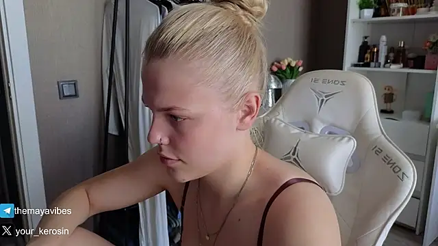 Maya_Rave's Webcam Show