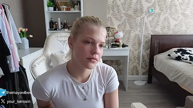 Show modela Maya_Rave na web-kameri
