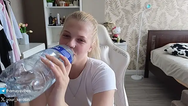 Pokazy przed kamerką – Maya_Rave