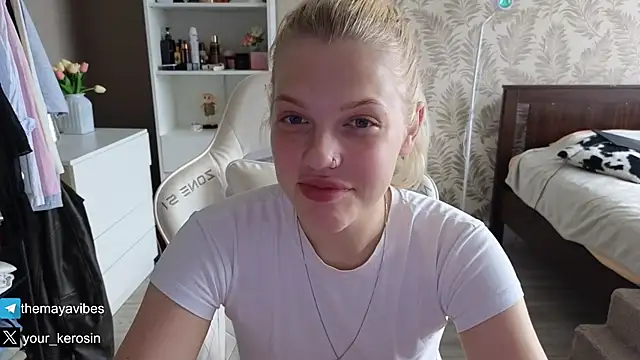 Maya_Rave Show in webcam