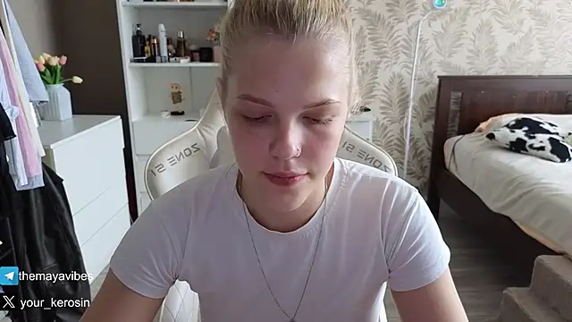 Maya_Rave webcam show